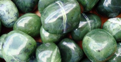 Piedras pulitas de jade nefrita verde